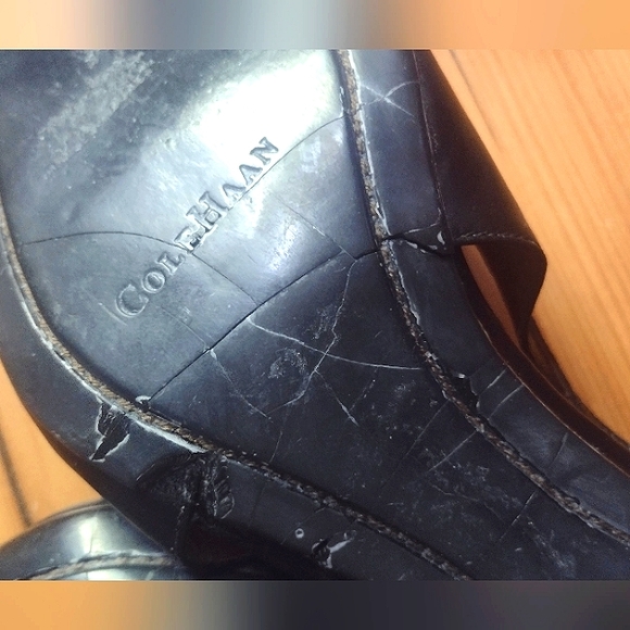 Cole Haan black pointed toe slingback with keyhole detail - Picture 6 of 6